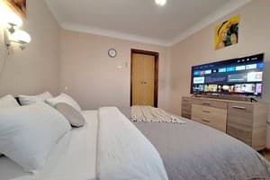 4 кровати с кондиционером и балконом. Alex Apartments. 15