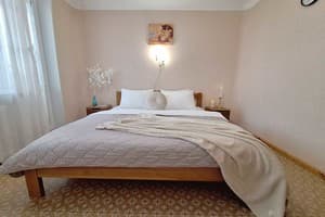 4 кровати с кондиционером и балконом. Alex Apartments. 26