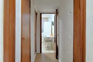 4 кровати с кондиционером и балконом. Alex Apartments. 37