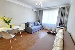 Alex Apartments. White rotunda. 24