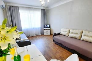 Alex Apartments. White rotunda. 3