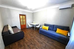 Alex Apartments. White rotunda. 7