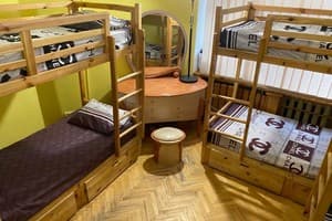 Хостел Центр. Место в женском 8-местном номере  1