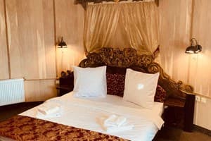Готельно-ресторанний комплекс Галицький замок. Люкс двомісний VIP 2