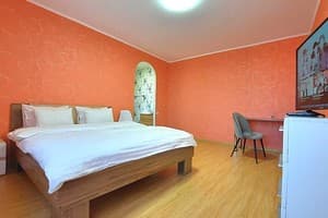 Квартира Красное и белое,Alex Apartments (бесконтактное заселение 24/7)