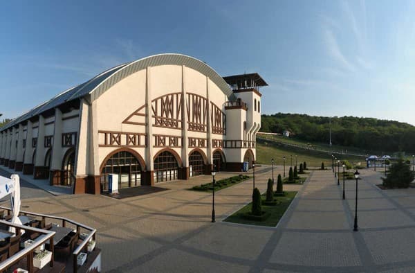 Готель Lavina Park Hotel