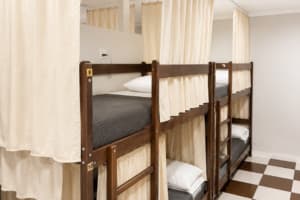 Хостел Le Rêve city hostel. Місце у чоловічому 16-місному номері  15