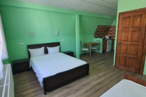 Luxor Inn & Suites 7