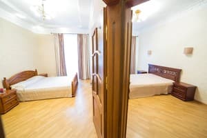 Квартира Lviv4U вул. Армянська, 3. Апартаменти 6-місний  6