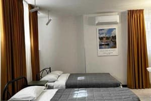 Отель MARISS hotel & business. Студио трехместный с мини-кухней без плиты 1