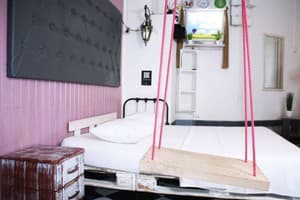 Мини-отель Mamba Hotel. №2 Семейный номер с кинотеатром и качелью – в укрытии 3