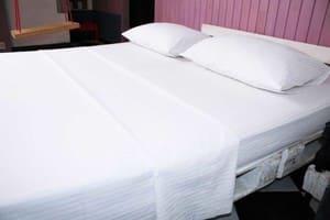 Мини-отель Mamba Hotel. №2 Семейный номер с кинотеатром и качелью – в укрытии 6