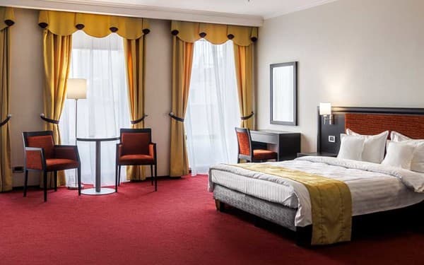 Отель Menorah Hotel