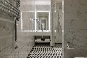 Готель Modern Art Hotel - Maestro. Напівлюкс двомісний з диваном та балконом( сніданок включено) 9