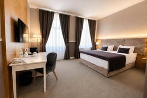 Готель Modern Art Hotel - Maestro. Напівлюкс двомісний з диваном та балконом( сніданок включено) 13