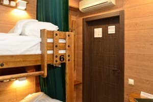 Хостел Music Hostel Poltava. Место в общем 6-местном номере  5