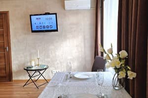 Напротив театра им.Гоголя (Alex Apartments (бесконтактное поселение 24/7) 11