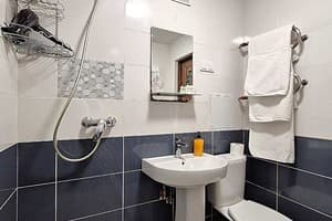 Напротив театра им.Гоголя (Alex Apartments (бесконтактное поселение 24/7) 16