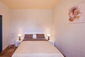 Хостел Perron. Люкс трехместный улучшенный, семейный, двухкомнатный 3