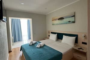 Апарт-отель Посейдон. Апартаменты двухместный с видом на море балконом 4