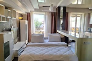 Самая большая кровать в Полтаве. Alex Apartments Круглосуточно бесконтактное заселение 4