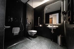 Small Hotel 11