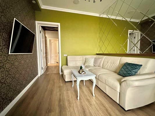 VIP просп.Соборный 216 (возле
McDonald's) 6