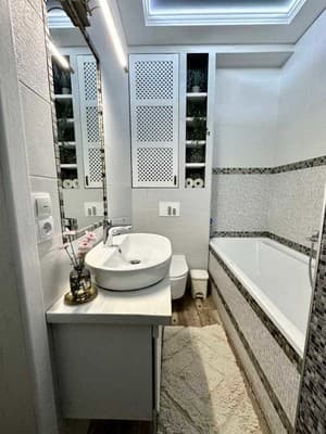 VIP просп.Соборный 216 (возле
McDonald's) 16