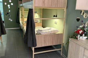 Хостел Vibe Place. Место в женском 8-местном номере  5