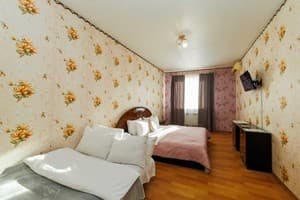 Яскраві квіти. Alex Apartments. Безконтактне заселення 24/7 5