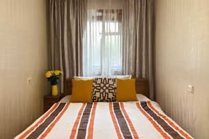 на ул. Яценко 1