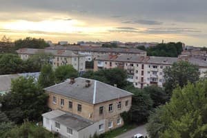 возле железнодорожного вокзала и областной больницы 12