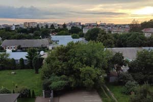 возле железнодорожного вокзала и областной больницы 10